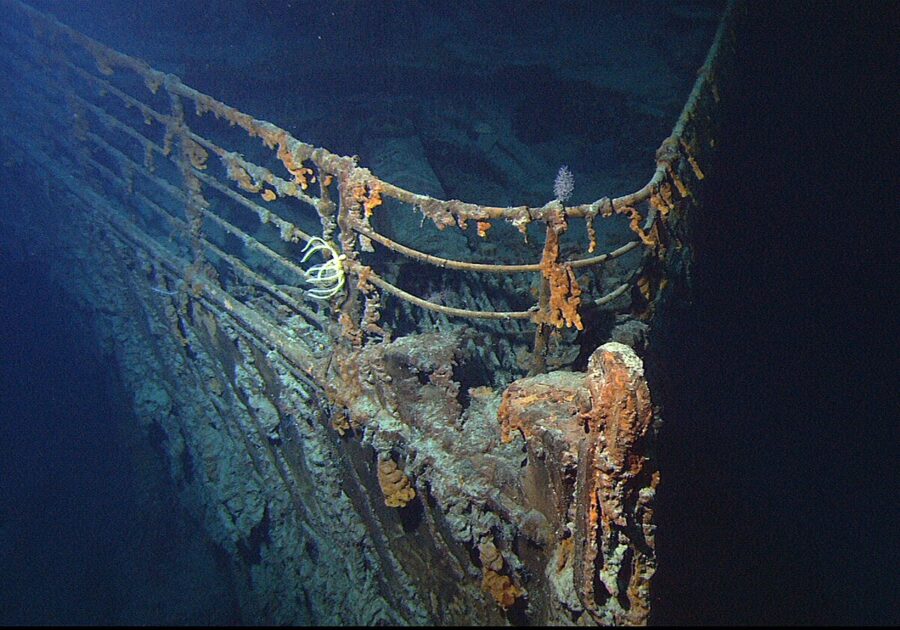 View-of-the-bow-of-the-RMS-Titanic-photographed-in-June-2004-by-the-ROV-Hercules-during-an-expedition