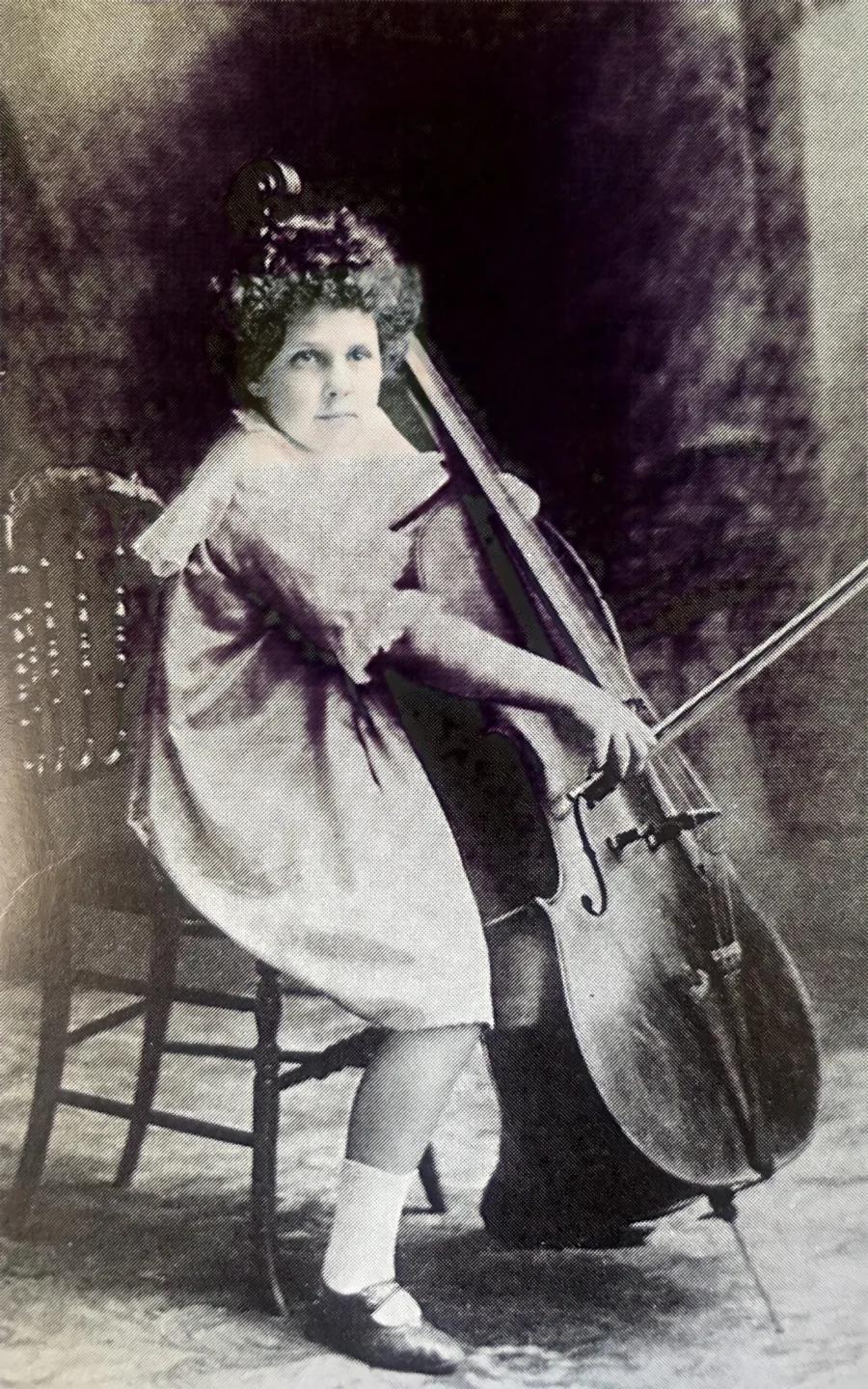 Beatrice-Harrison-with-her-first-cello-circa-1901